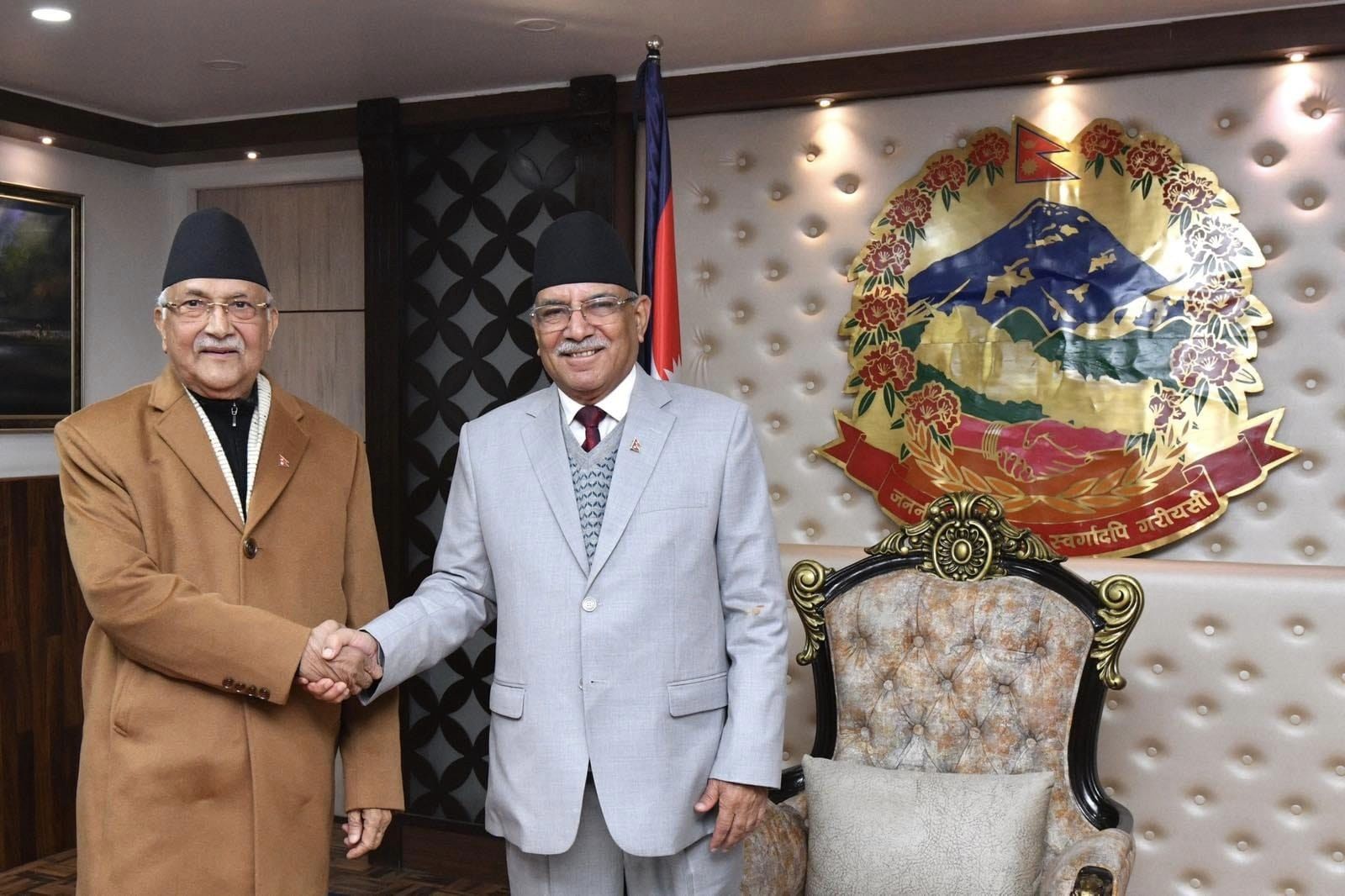 शक्ति बाँडफाँडका विषयमा प्रधानमन्त्री प्रचण्ड र अध्यक्ष ओलीबीच बालुवाटारमा छलफल